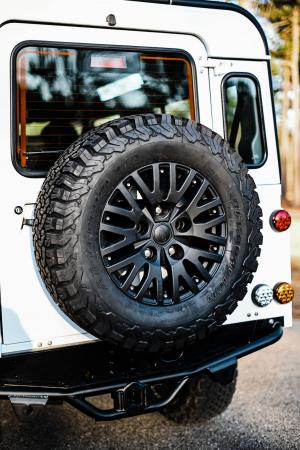 Land Rover Defender 110 by Osprey Custom Cars 1993 года 